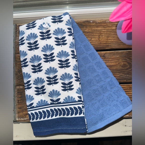 Source Unknown Other - Blue and White Floral Kitchen/Hand Towels - New